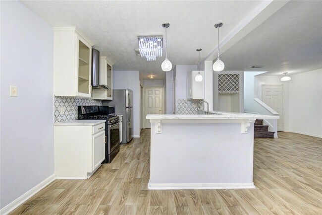 Building Photo - 19334 Strathmore Pl Ln