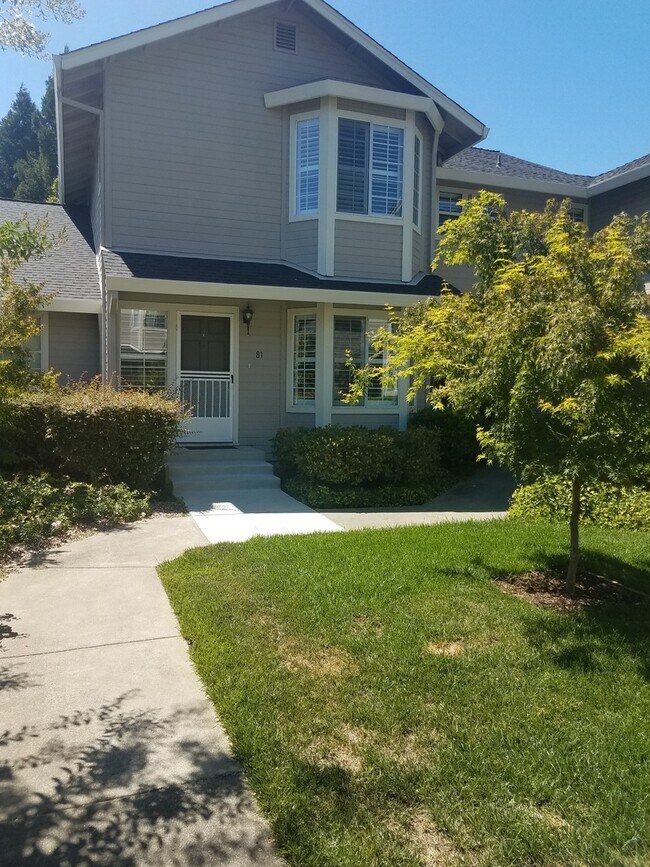 Building Photo - Highly Desirable Valley Club Circle Condo – Gated Napa Living