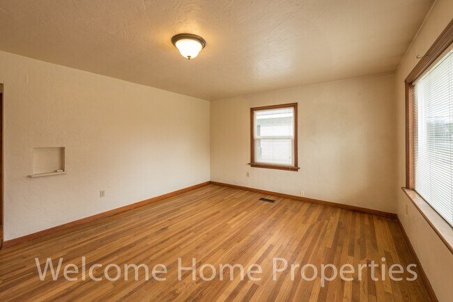 Building Photo - Comfortable Home in Residential Walla Walla