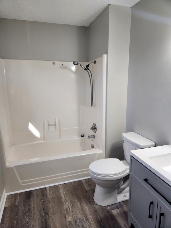 Building Photo - 219 W Flower St