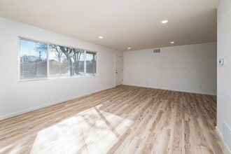 Building Photo - Goldenwood