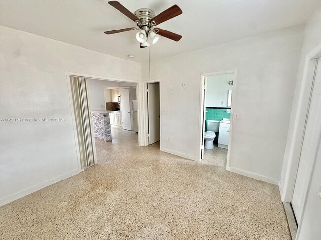 Building Photo - 140 SW 30th Ct