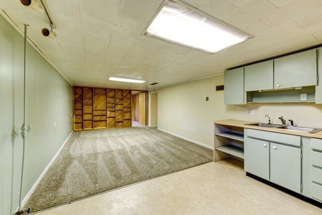 Building Photo - Beautiful and LARGE 4 bed 3 bath Home in Desirable Table Mesa Neighborhood with Full Basement.