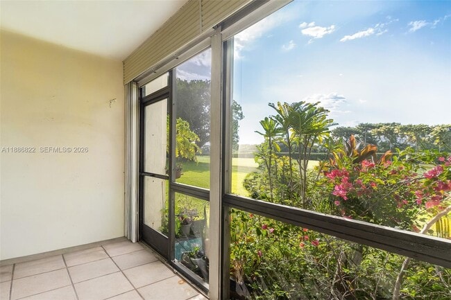 Building Photo - 9820 S Hollybrook Lake Dr