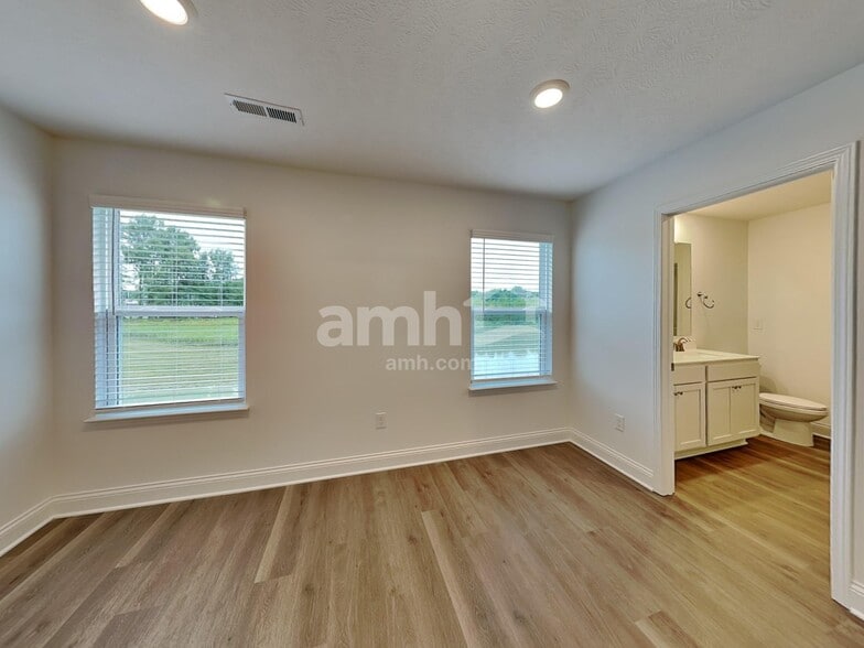 Building Photo - 1343 Pk Pl S