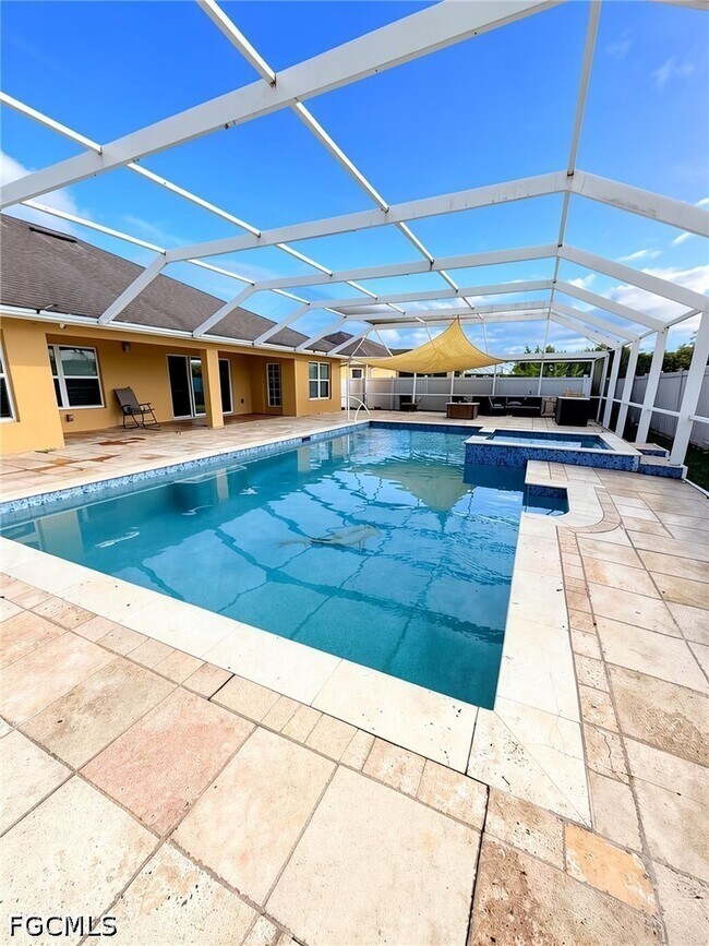 Building Photo - 432 Willowbrook Dr