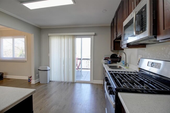 Building Photo - 147 Grady Dr