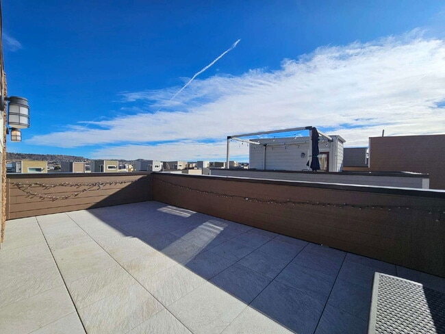 Building Photo - 3618 Maldives Dr