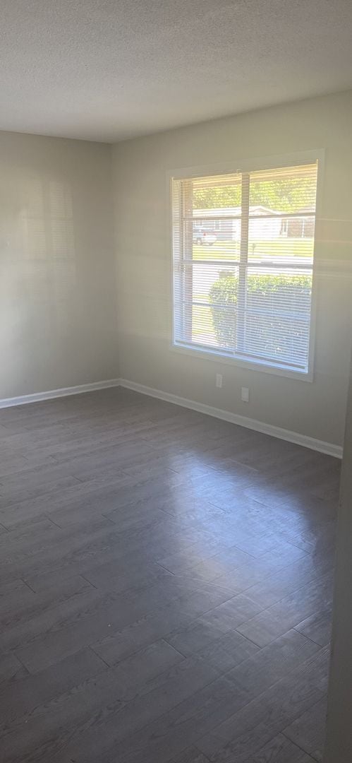 Building Photo - 4 Success is offering this 3 bedroom 1 bat...