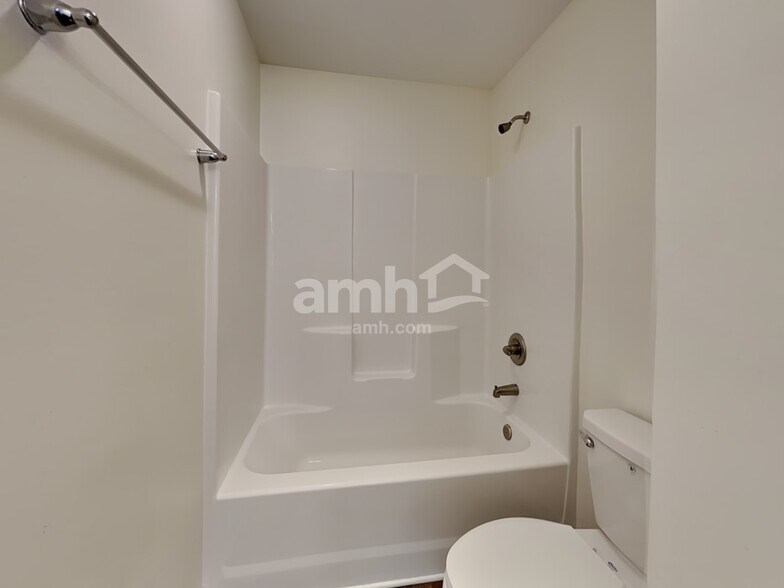 Building Photo - 531 Lateleaf Dr