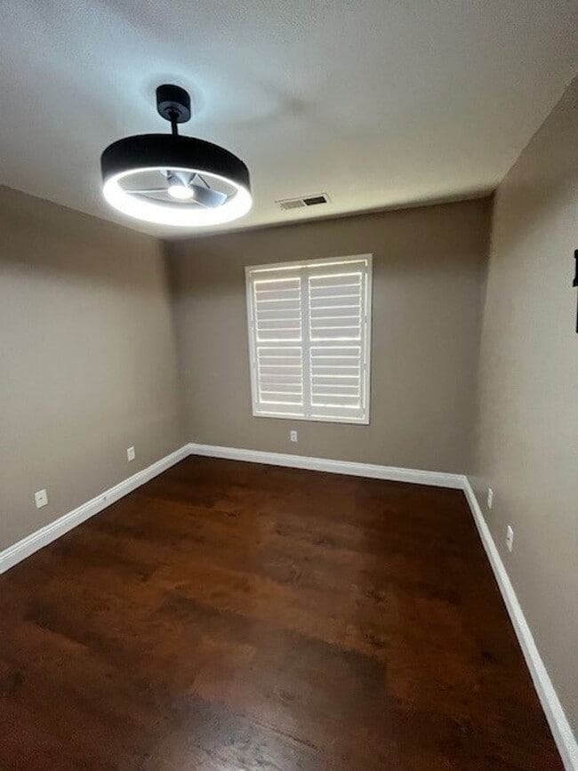 Building Photo - 402 N Amador St