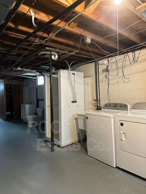 Building Photo - 1065 Parma Ave