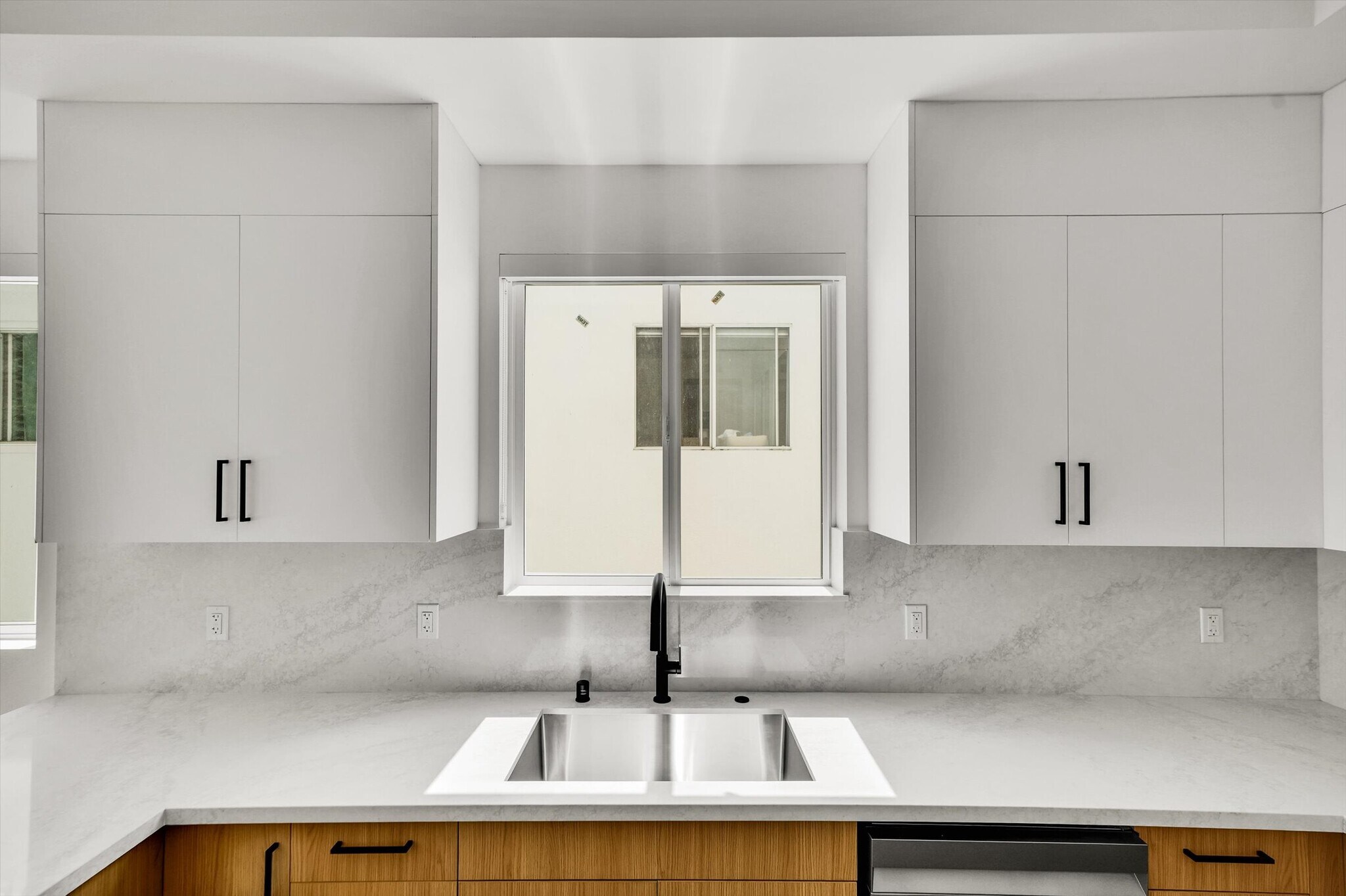 Building Photo - 5024 Cahuenga Blvd