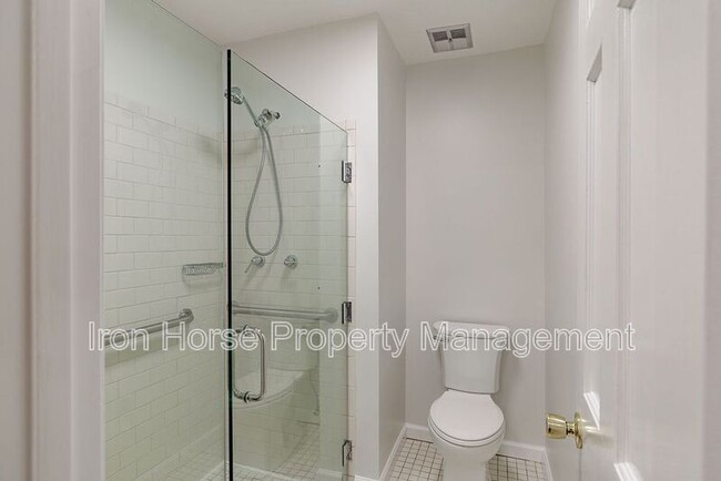 Building Photo - 1060 Windbrooke Ct