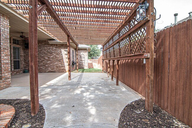 Building Photo - 5508 La Jolla Cove