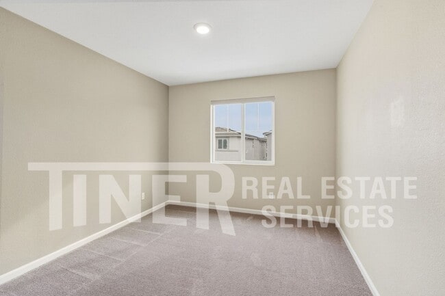 Building Photo - 3867 Roseparke Way