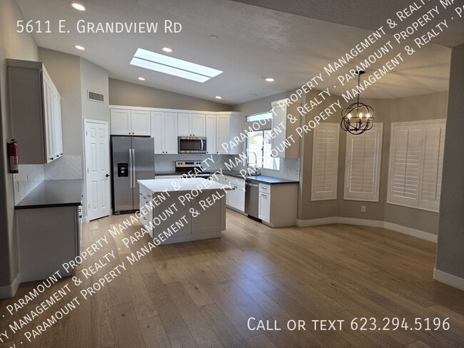 Building Photo - 5611 E Grandview Rd
