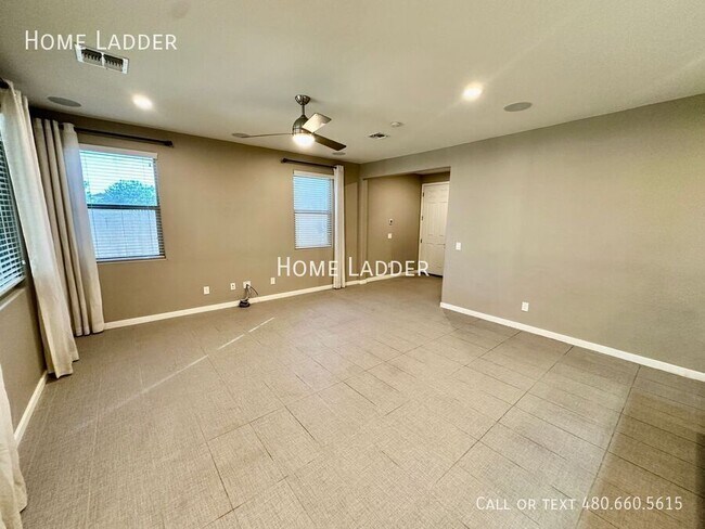 Building Photo - 33343 N Mildred Ln