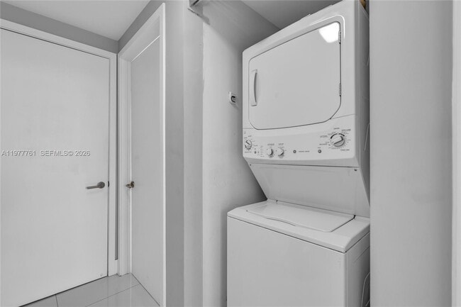 Building Photo - 460 NE 28th St