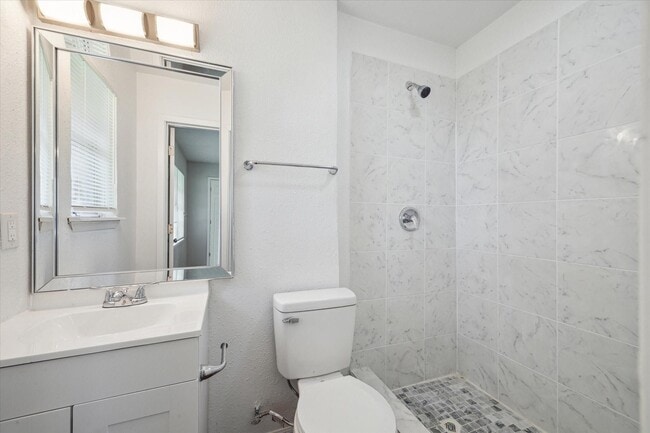 Building Photo - 2331 32nd Ave N