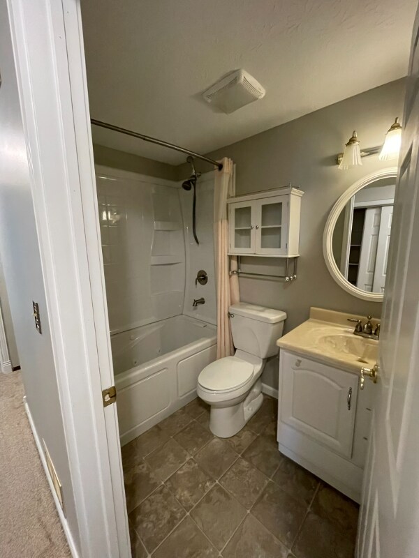 Building Photo - 3211 Creston Ct