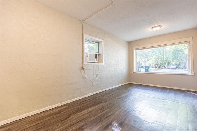 Building Photo - 939 Field St