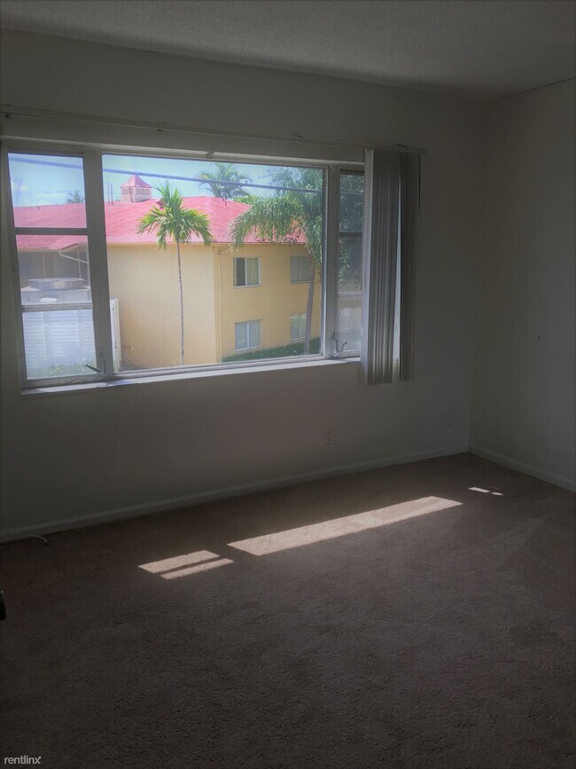 Building Photo - 2 br, 1.5 bath Condo - Imperial Point Gardens