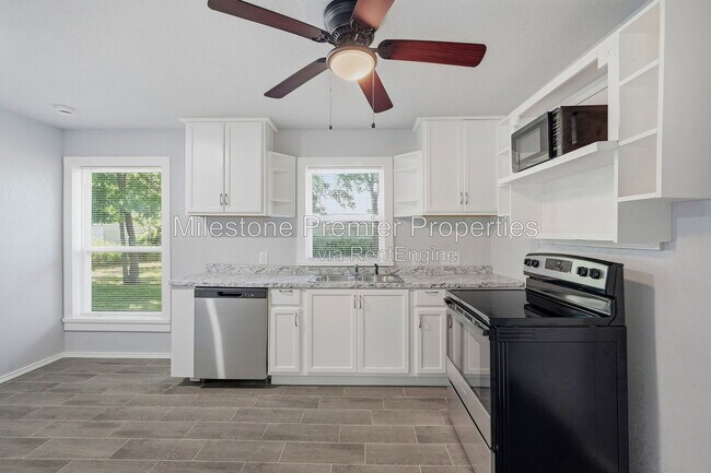 Building Photo - 718 W Belden St