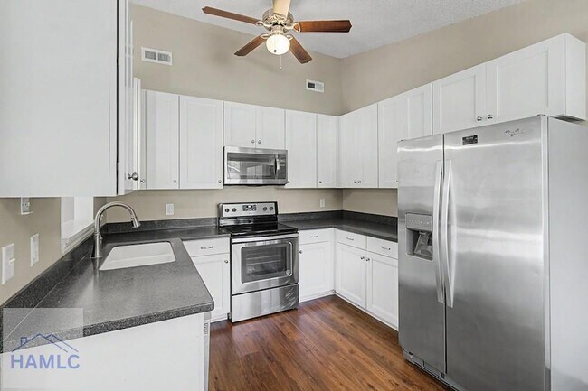 Building Photo - 1384 Forest Lake Dr