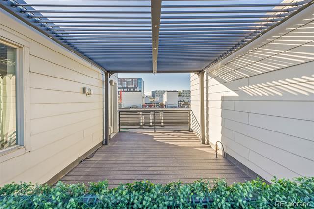 Building Photo - 1057 Mariposa St