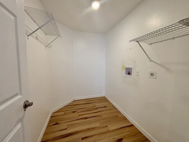 Building Photo - 2787 River Ridge Dr
