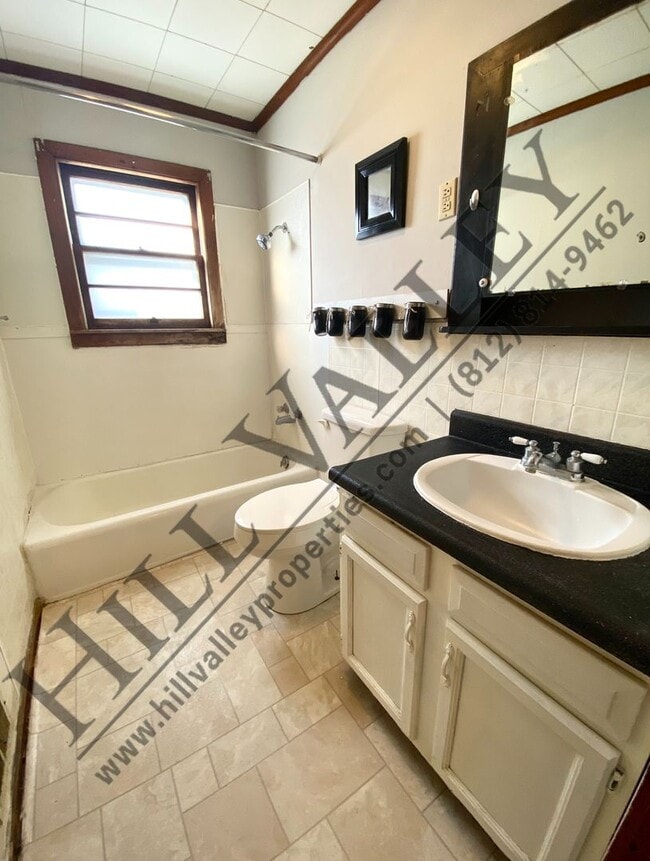 Building Photo - Two Bedroom Home