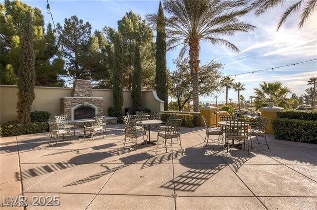 Building Photo - 4814 Regalo Bello St