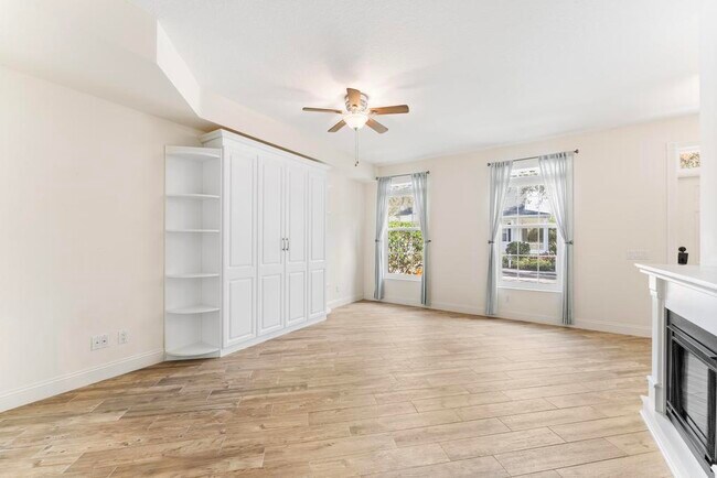 Building Photo - 180 Freeport Dr