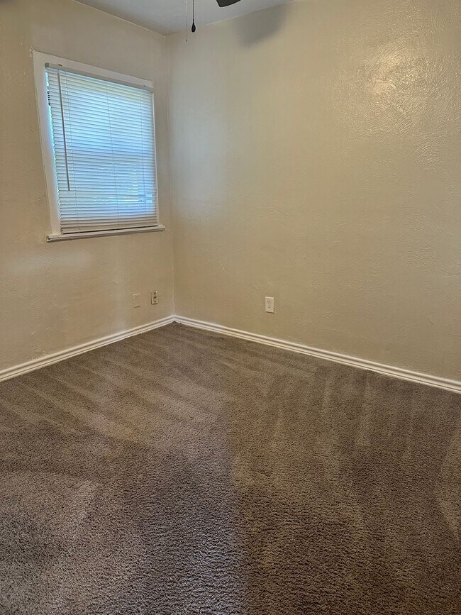 Building Photo - 2319 NW Bell Ave