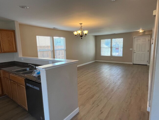 Building Photo - Stunning 3-Bedroom Home in Merced!!