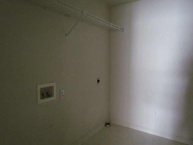 Building Photo - AVAILABLE SEPTEMBER 08,2025!!