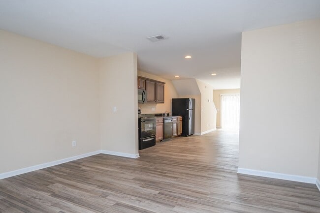 Building Photo - 3 bedroom 2.5  bath