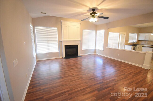 Building Photo - 6827 Braddock Ln