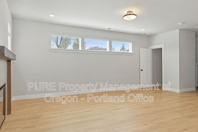 Building Photo - 1730 NE Gilbert Ln