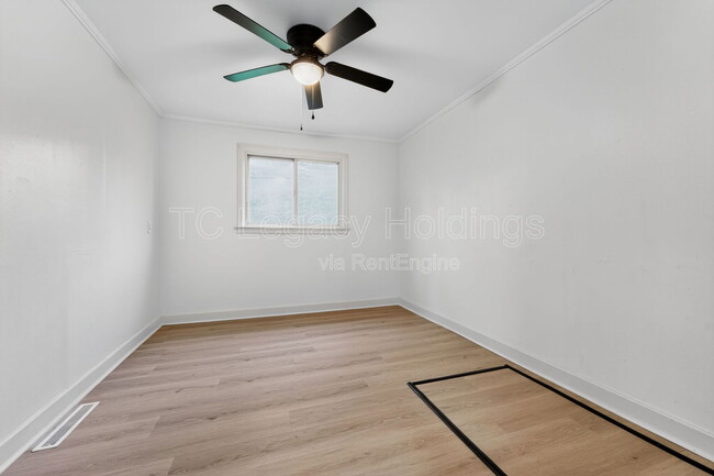 Building Photo - 1627 W Pike St