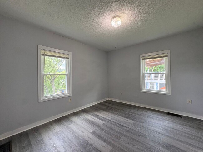 Building Photo - 172 Mt Pleasant St