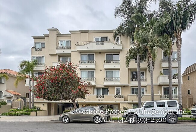 Building Photo - 1337 Wellesley Ave