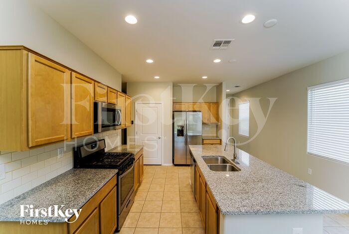 Building Photo - 7519 S Via Rancho La Costa