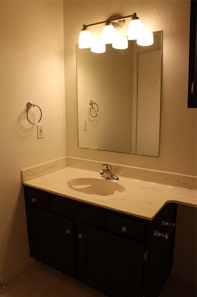 Building Photo - 203 E 31st St