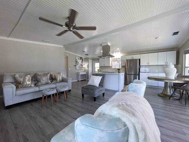 Building Photo - 79 N Meadow Dr