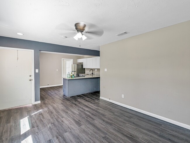 Building Photo - 4521 Stassen St