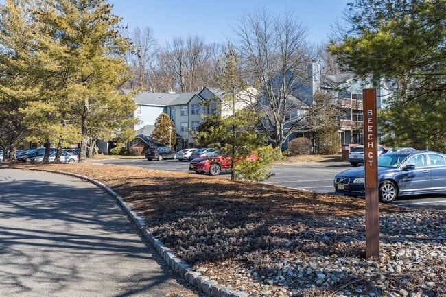 Building Photo - 5033 Beech Ct