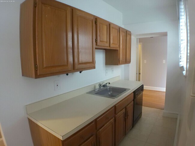 Building Photo - 14 E Mt Vernon Pl