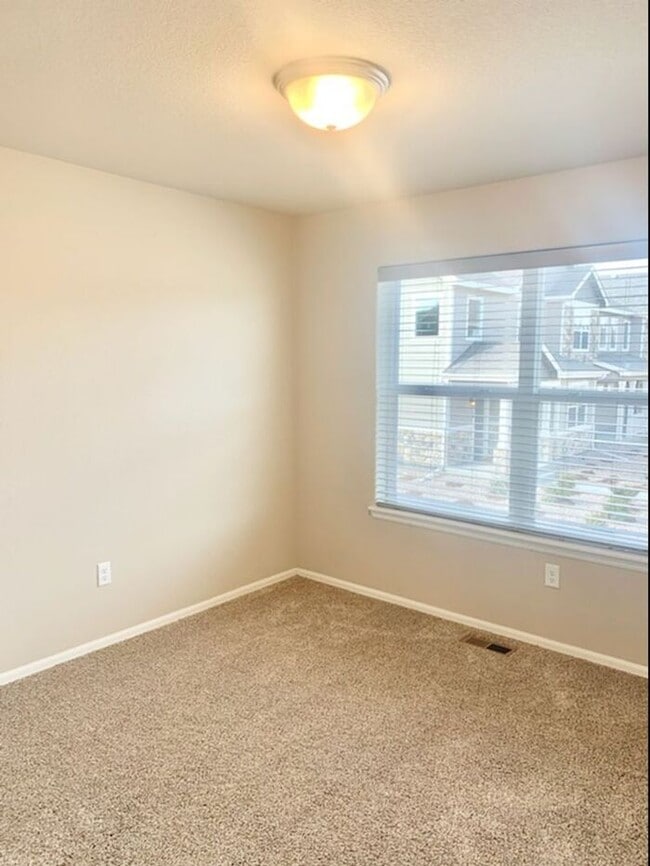 Building Photo - 3 Bed, 2.5 Bath Townhome in West Greeley. ...